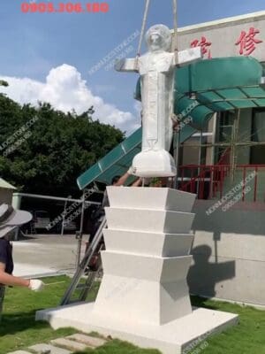 Tượng Chúa Kito Vua Bằng Đá 02
