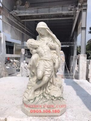Tượng Đức Mẹ Bế Chúa Con Bằng Đá 12