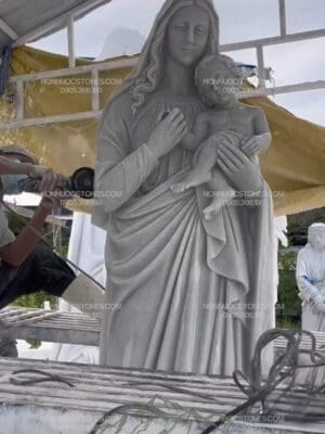 Tượng Đức Mẹ Bế Chúa Con Bằng Đá 07