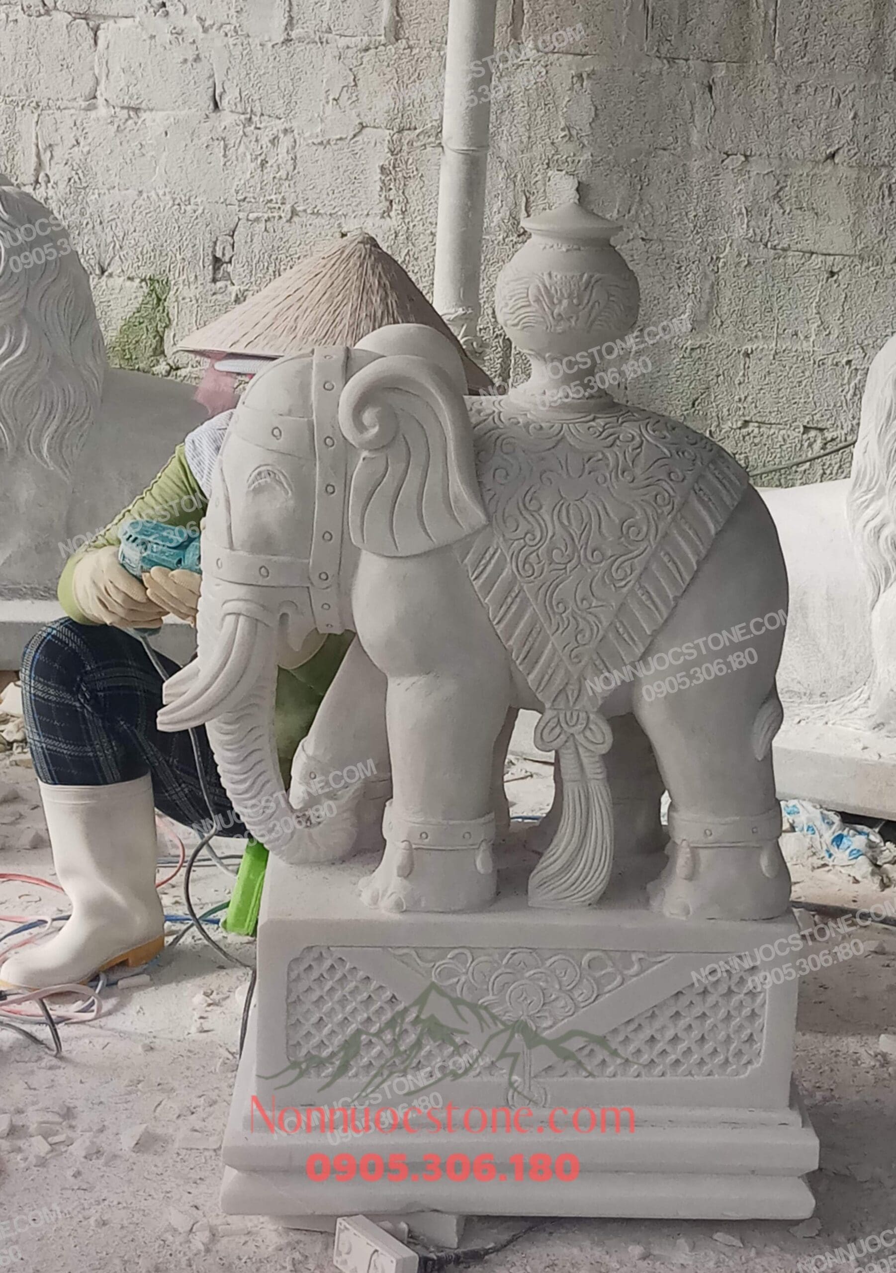 Tượng Voi Bằng Đá Tự Nhiên - Nghệ Nhân Non Nước Điêu Khắc 1 Tượng Voi Bằng Đá Tự Nhiên - Nghệ Nhân Non Nước Điêu Khắc